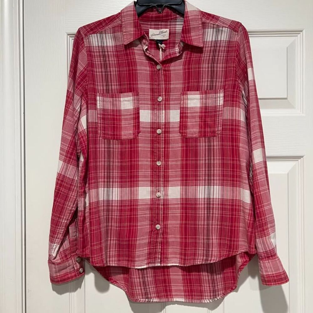 NWT Universal Thread Red White Plaid Long Sleeve Button Down Shirt - Size Small